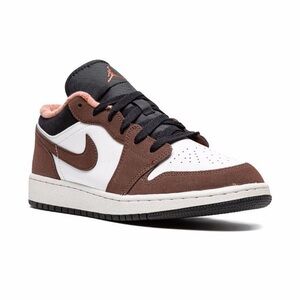 Air Jordan 1 Low SE Sneaker 
Light chocolate crimson bliss